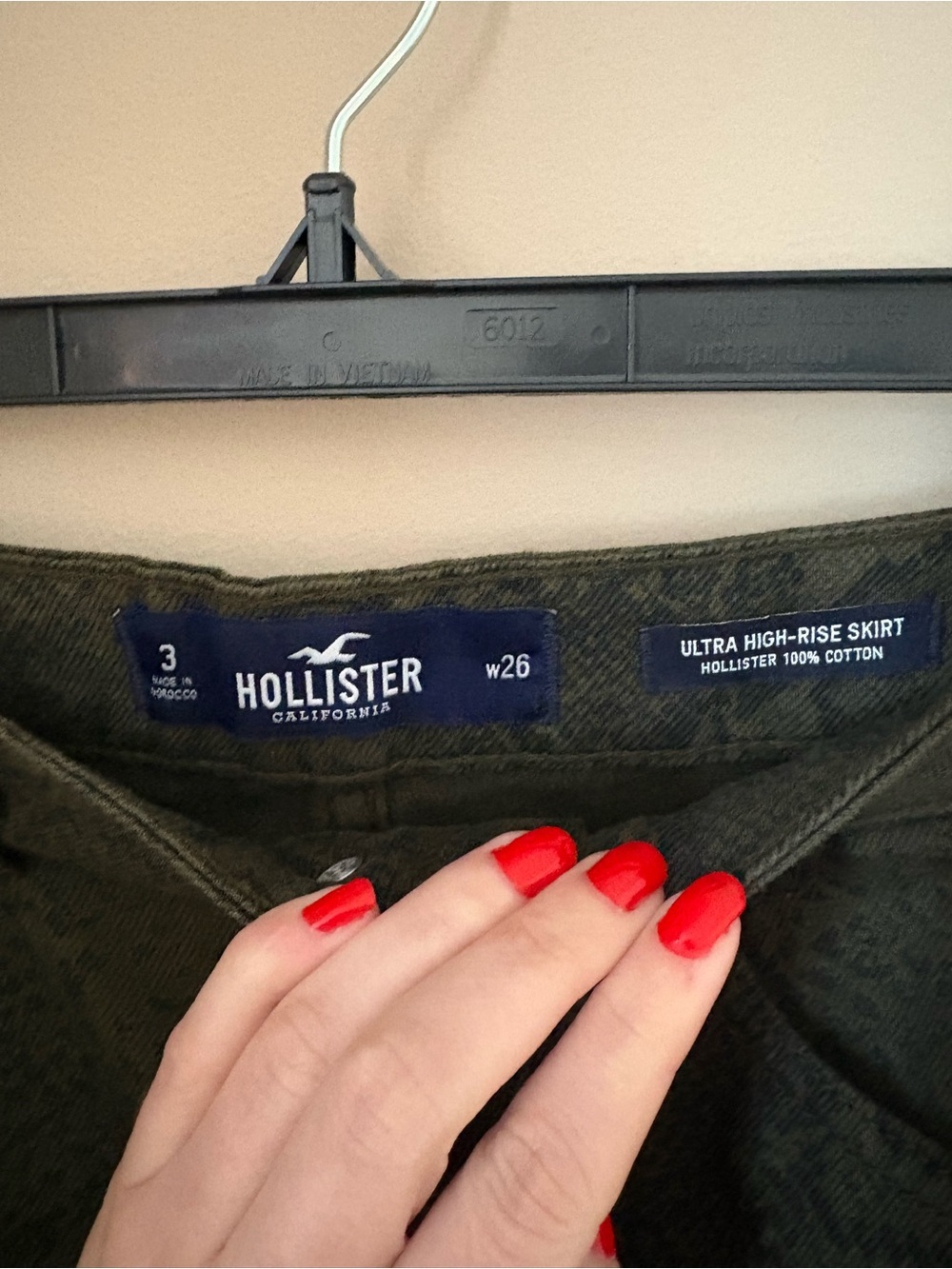 Hollister Dark Olive Snake-Print Ultra High Rise Mini Skirt Sz 3 NWTS - Picture 3 of 5